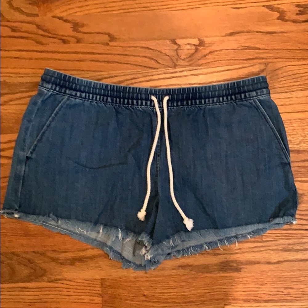 Soft denim shorts with tie